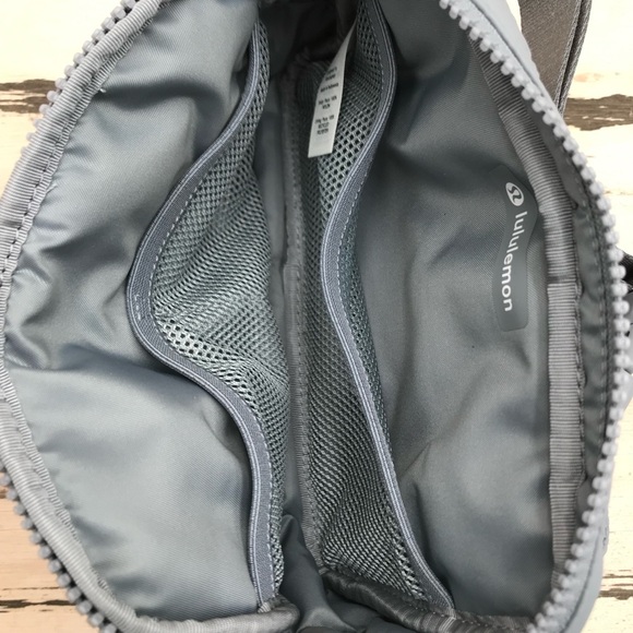 BNWT Lululemon Belt Bag - Picture 6 of 16